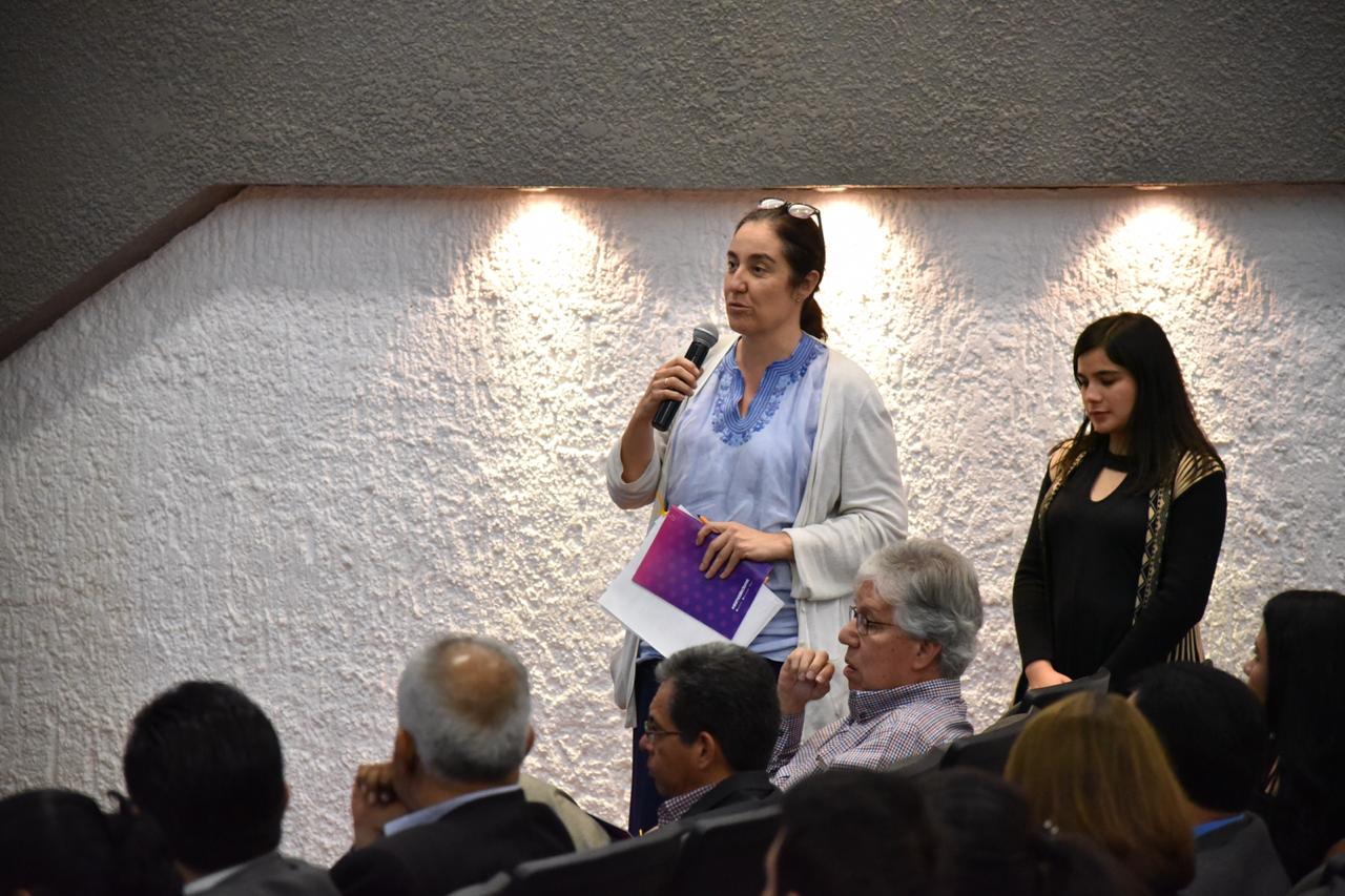 Publico haciendo preguntas