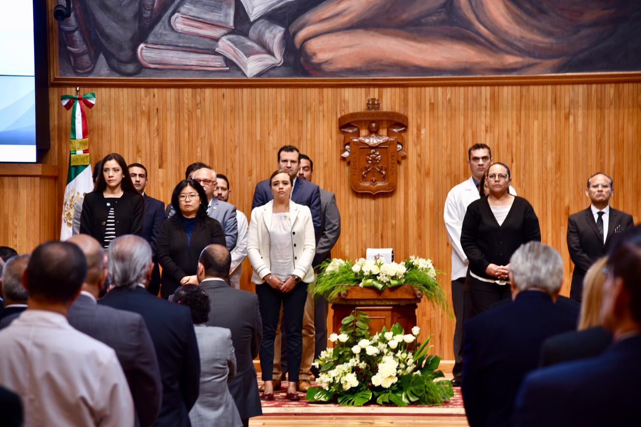 Guardia de honor de funcionarios y directivos del CUCS