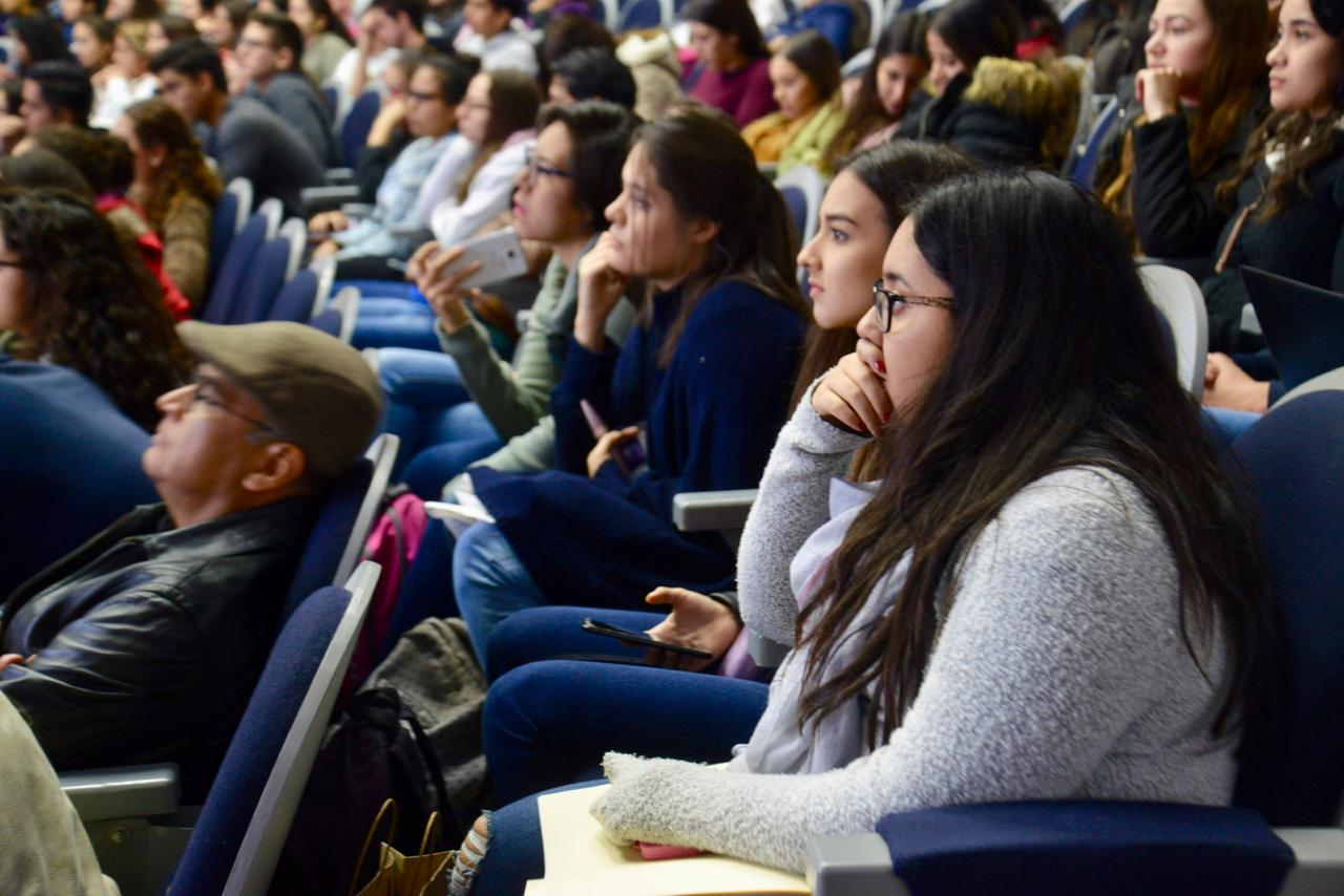 Alumnos asistentes al acto de apertura del proceso de acreditación