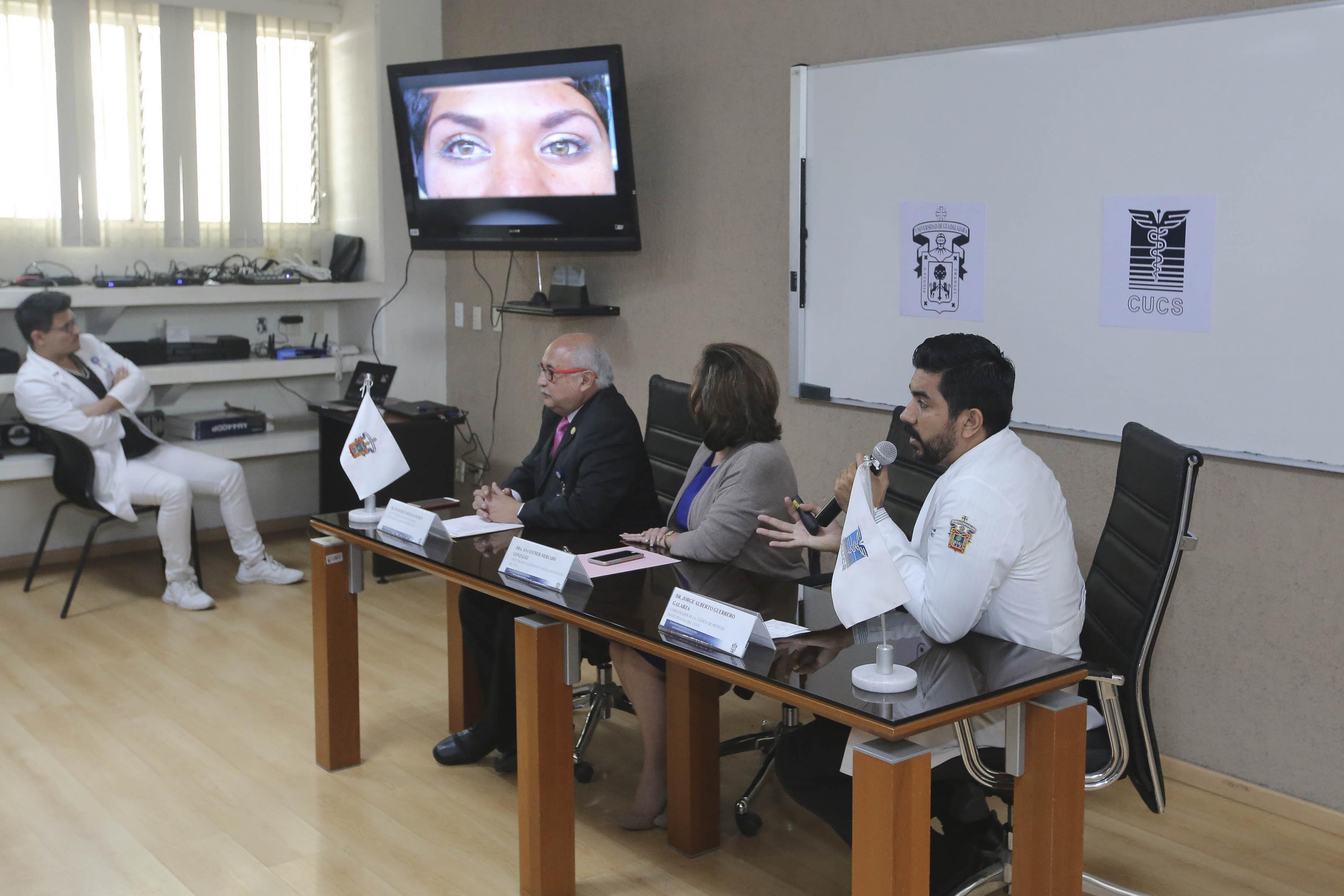 Miembros del presídium en rueda de prensa