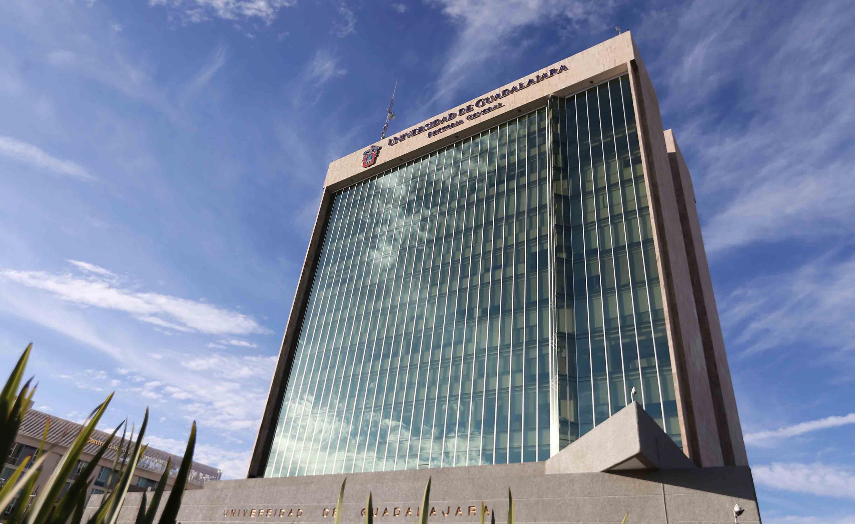 Edificio de Rectoría General, toma en perspectiva