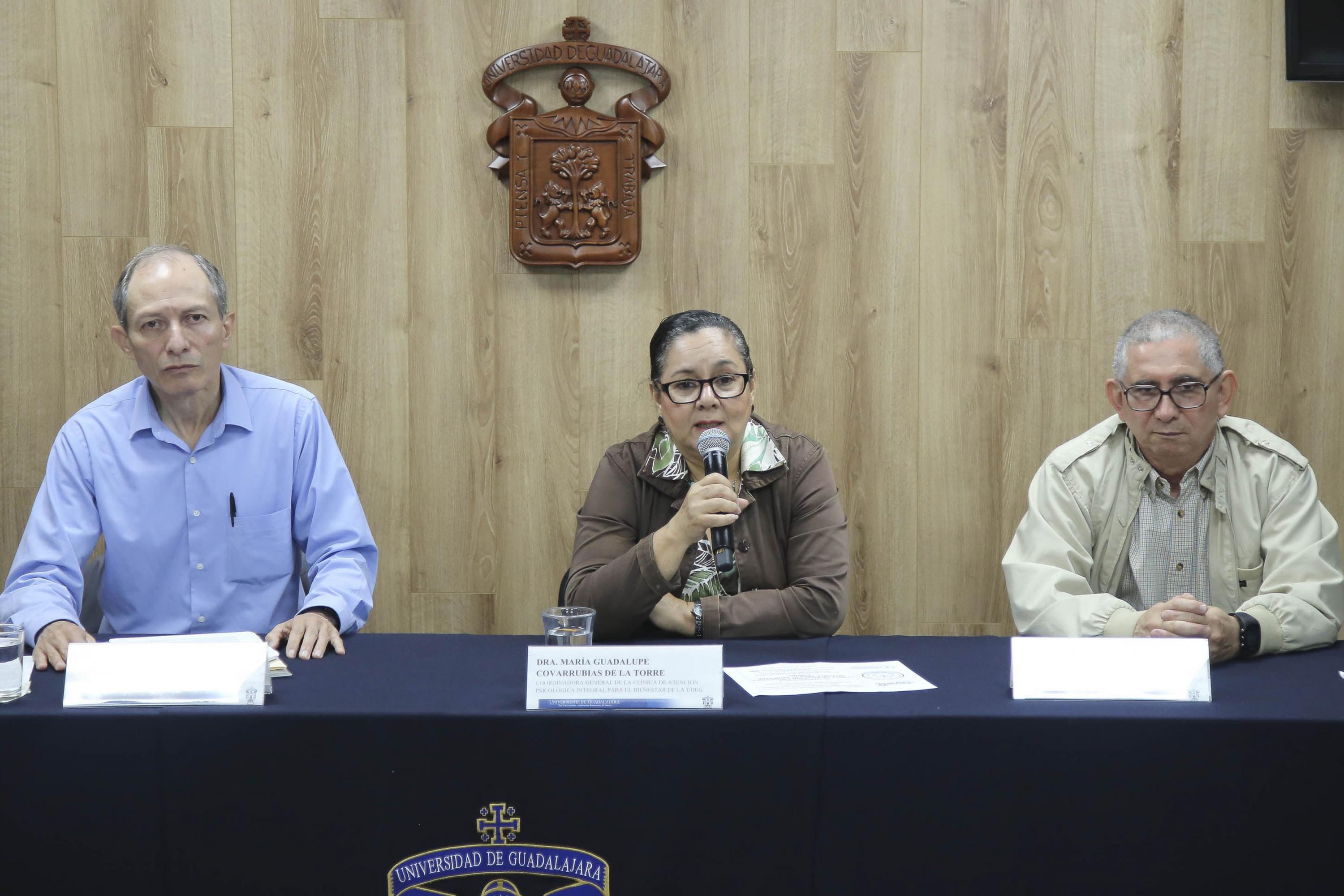 Miembros del presídium en rueda de prensa