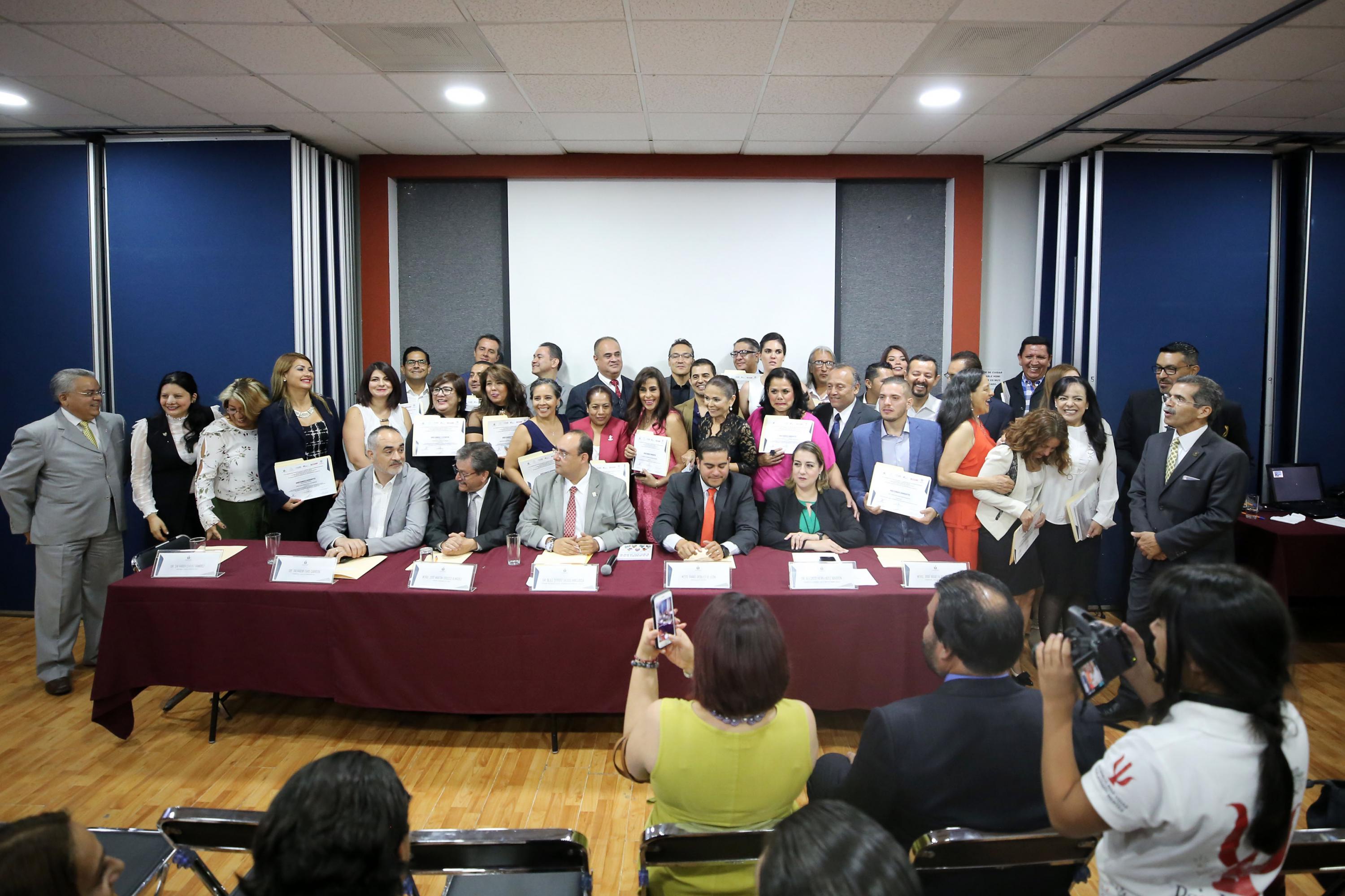 Foto grupal Premio Estatal de Psicología 2019 en Congreso del Estado