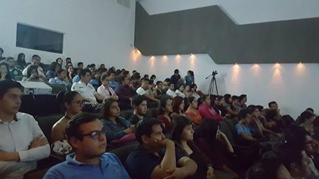 Asistentes al evento. Toma cerrada.