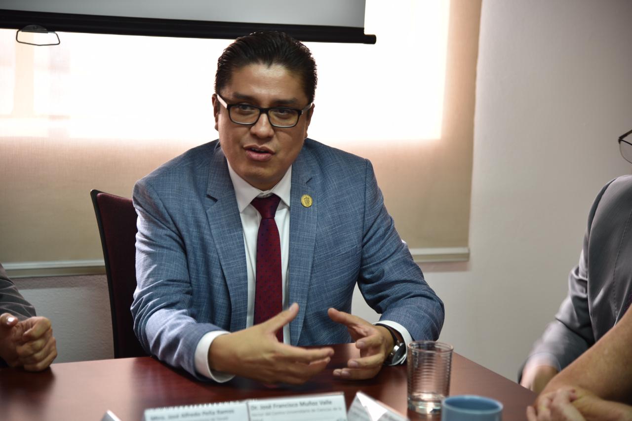 Rector de CUCS haciendo uso de la voz durante evento de firma del acuerdo