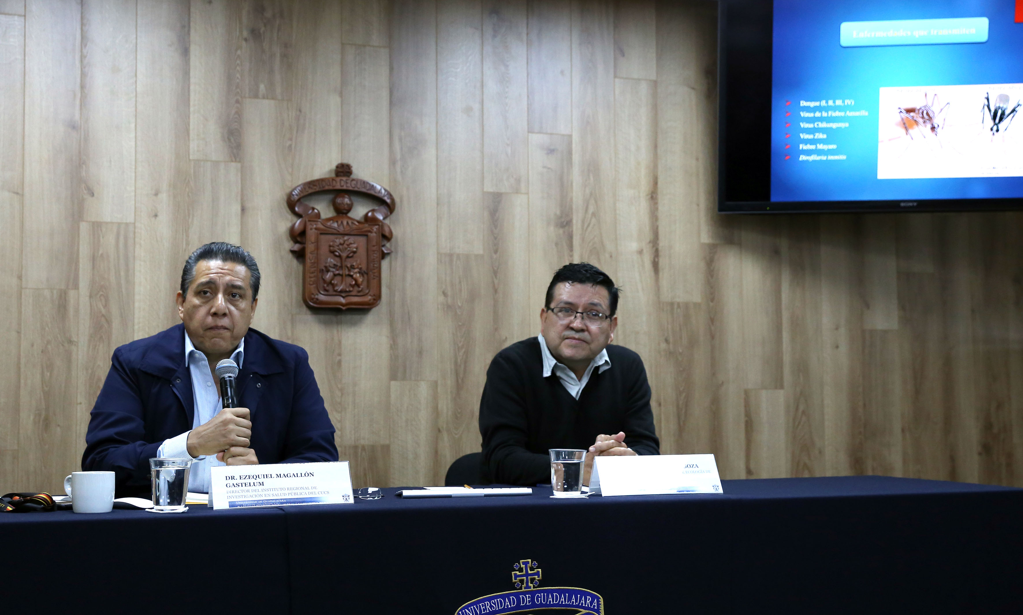 Investigadores de UdeG en rueda de prensa