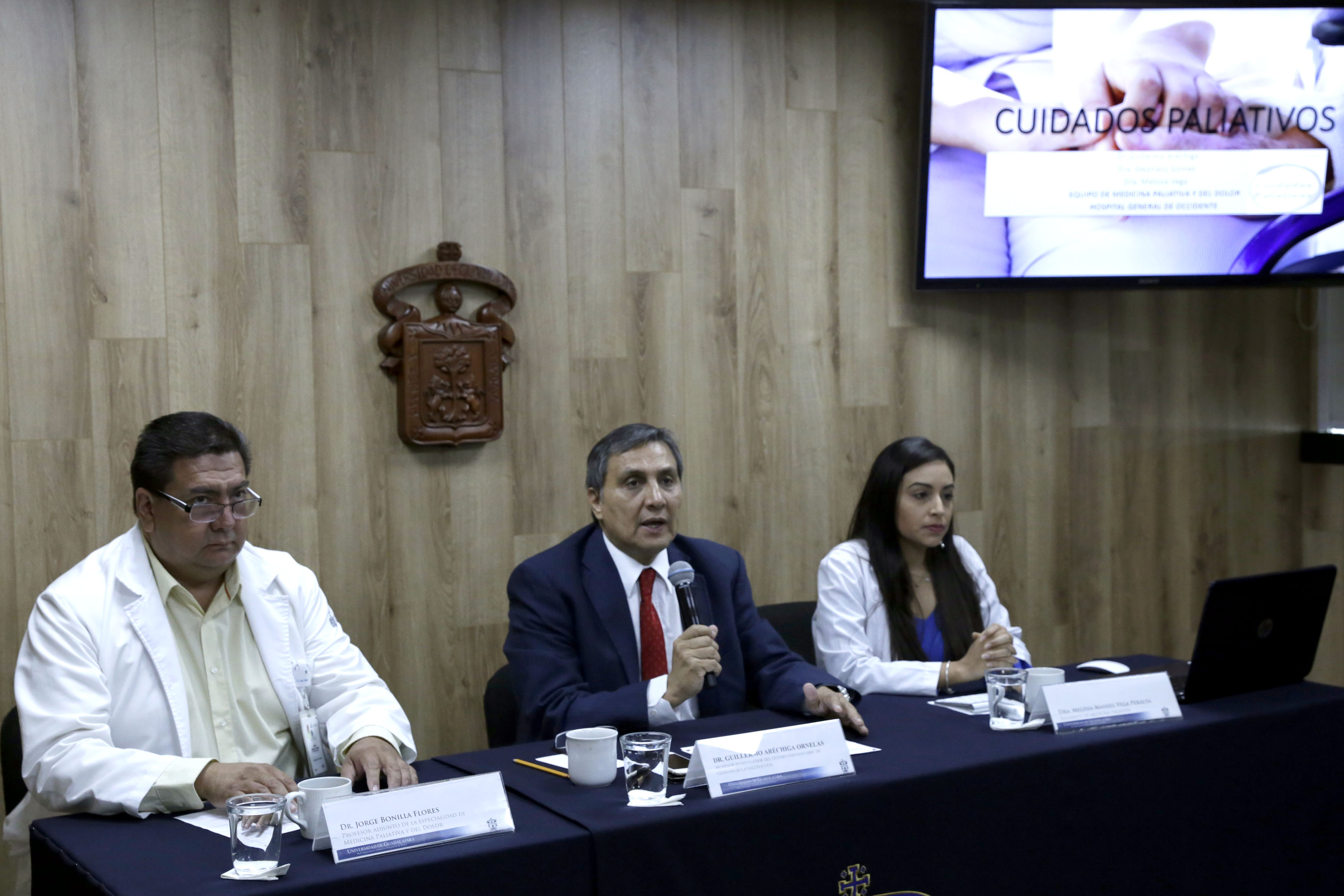 Integrantes del presídium rueda de prensa anuncio Curso Cuidados Paliativos 2