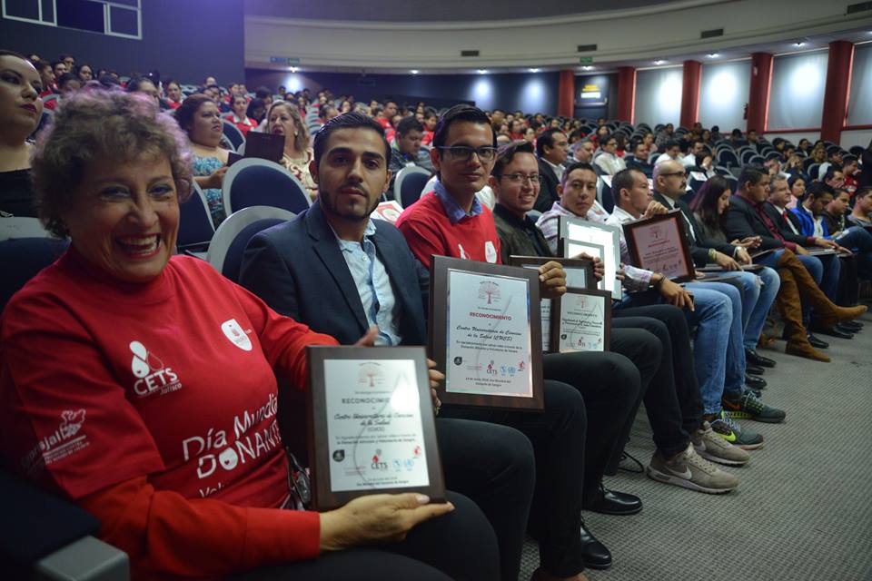 Universitarios reconocidos