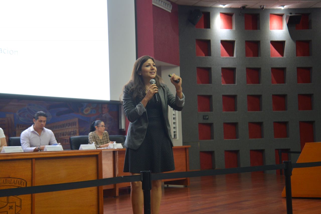 Diana Monsalve, presentando al ENAGO