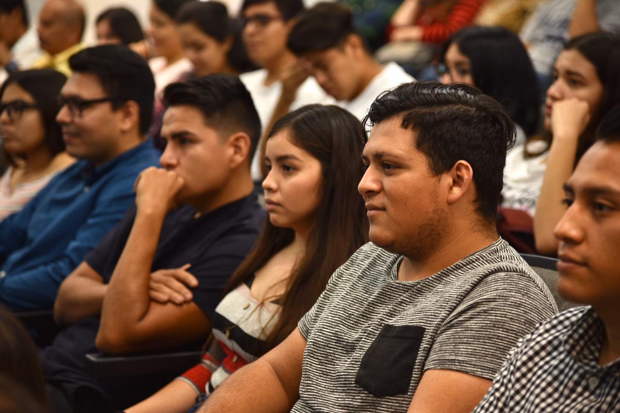 Alumnos asistentes al evento