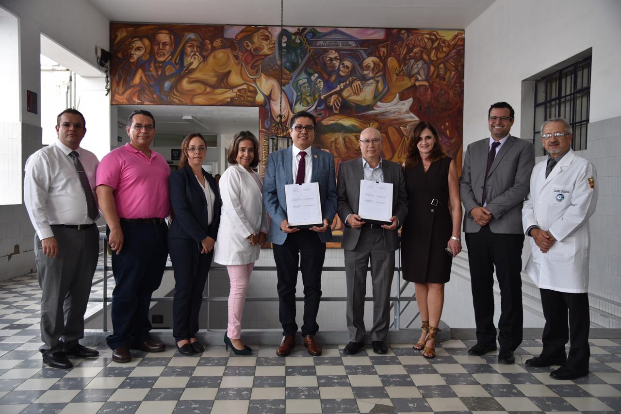 Autoridades y funcionarios de CUCS y CUTonalá posando para la foto grupal