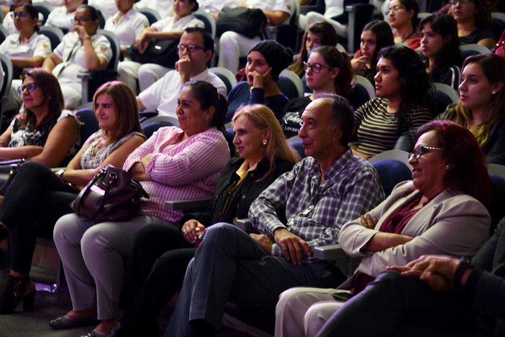 Directivos de CUCS en butacas presentes en el auditorio