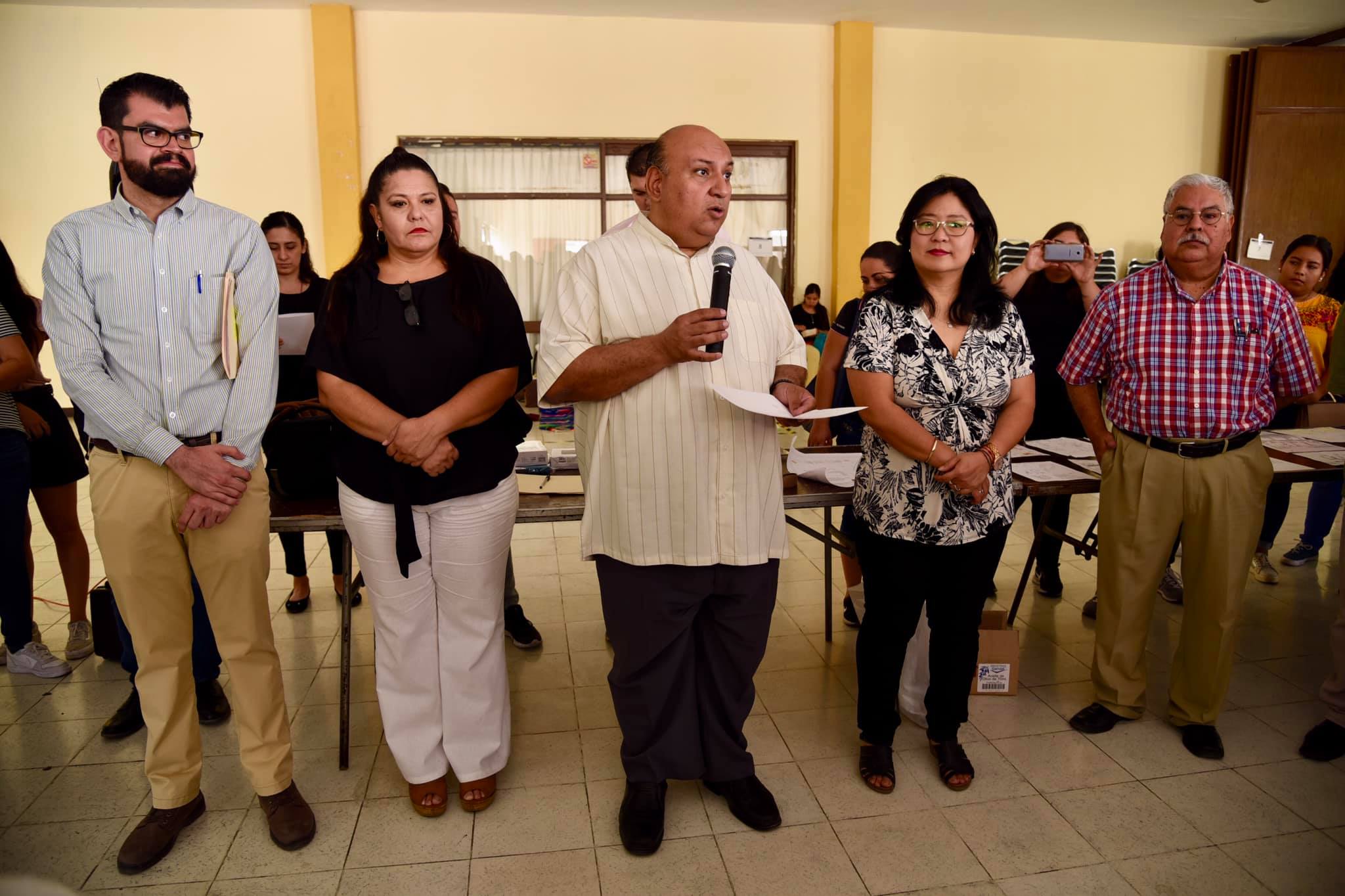 Mtro Francisco Gutiérrez dando mensaje de cierre