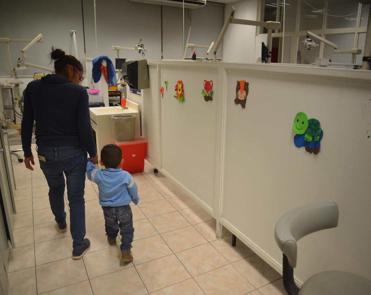 Mamá se retira de la Clínica con su pequeño de la mano