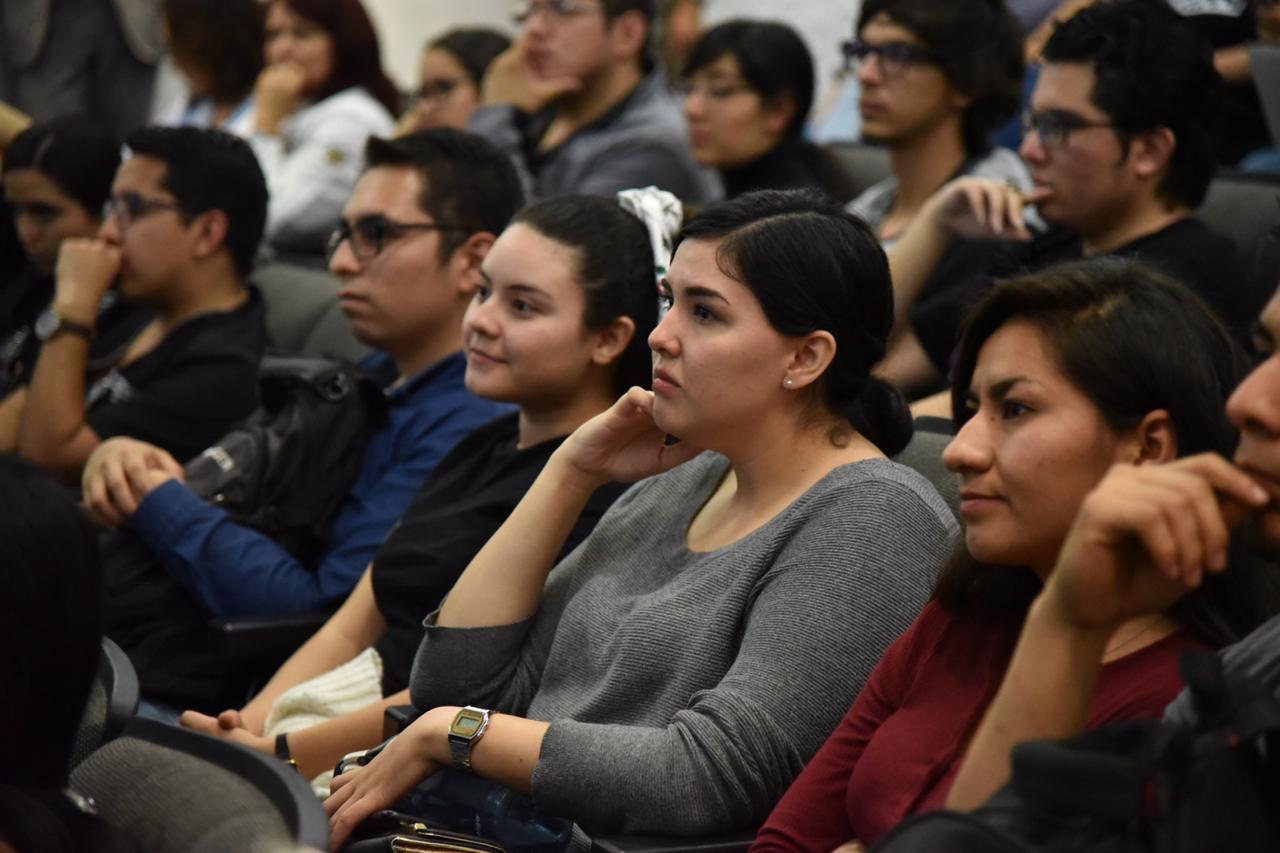 Alumnos asistentes a la clausura