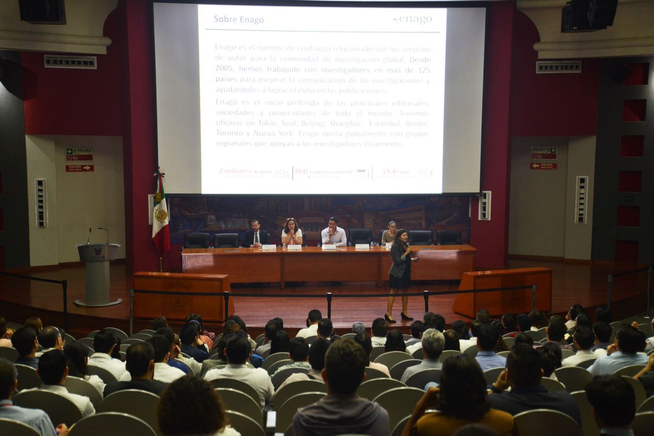 Vista del presídium desde atrás del auditorio