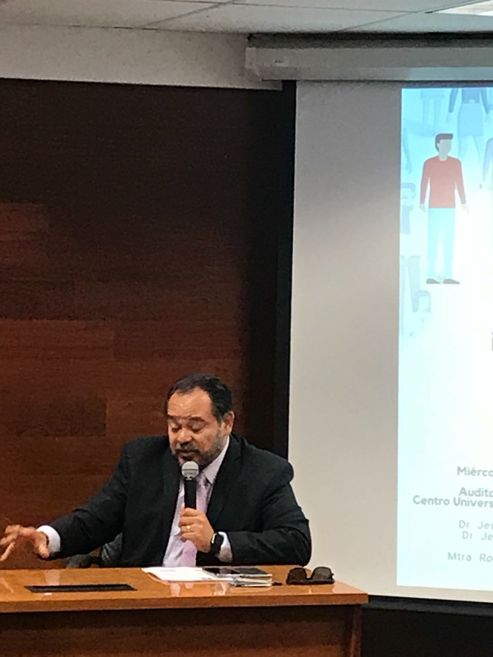 Dr. Elías García del CIBO en conferencia