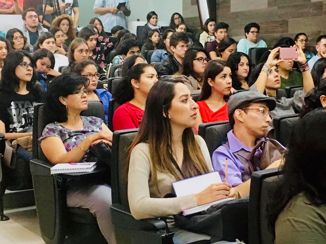 Participantes en la conferencia