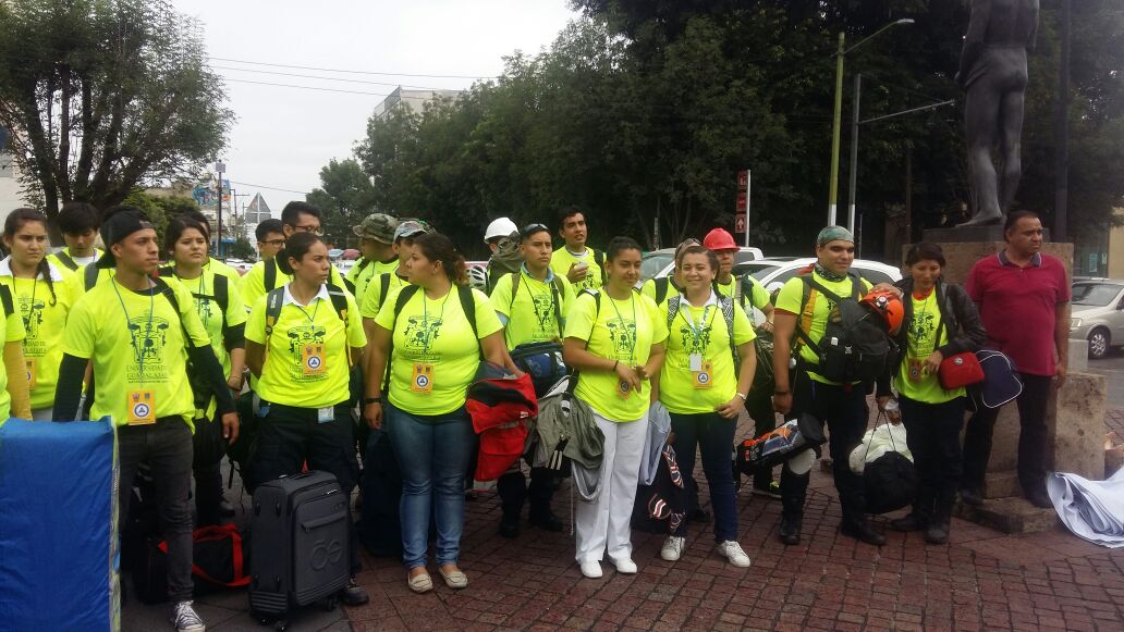 Brigadistas del CUCS con sus mochilas