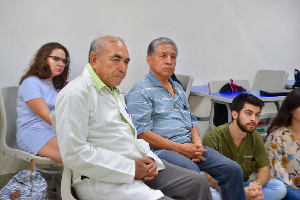 Dr. Alberto Reyes y Crispín, quien dio su testimonio