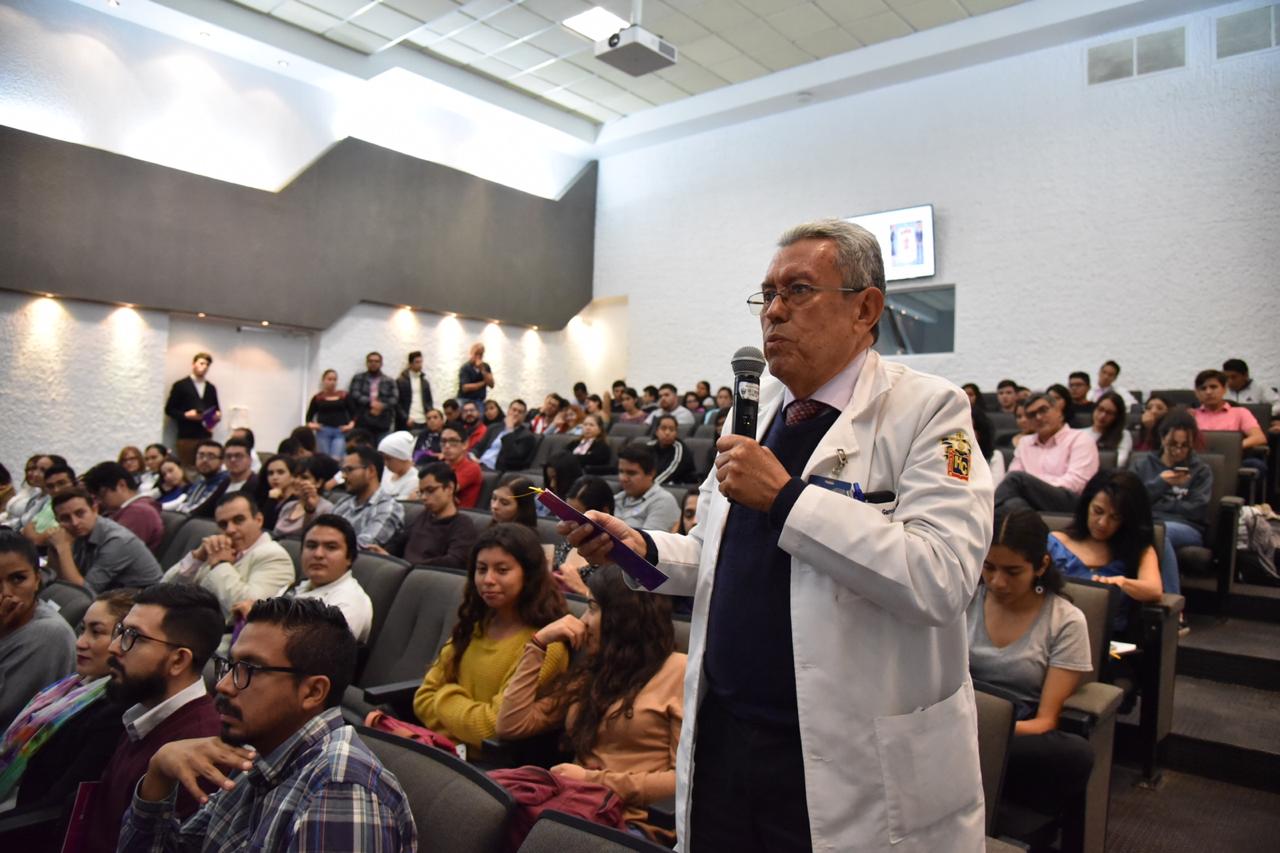 Publico haciendo preguntas