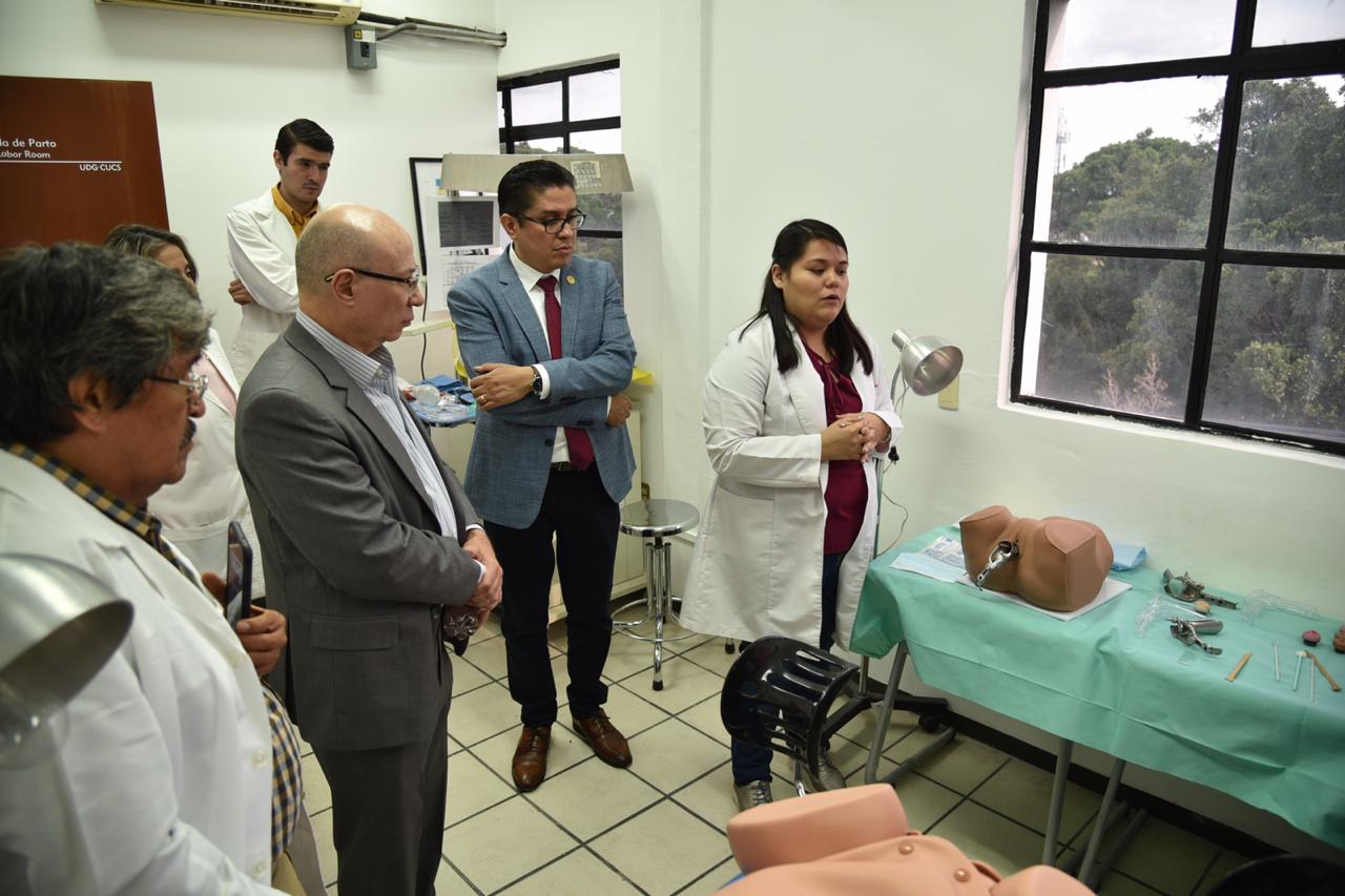 Exhiben ante el rector de CUTonalá simuladores 