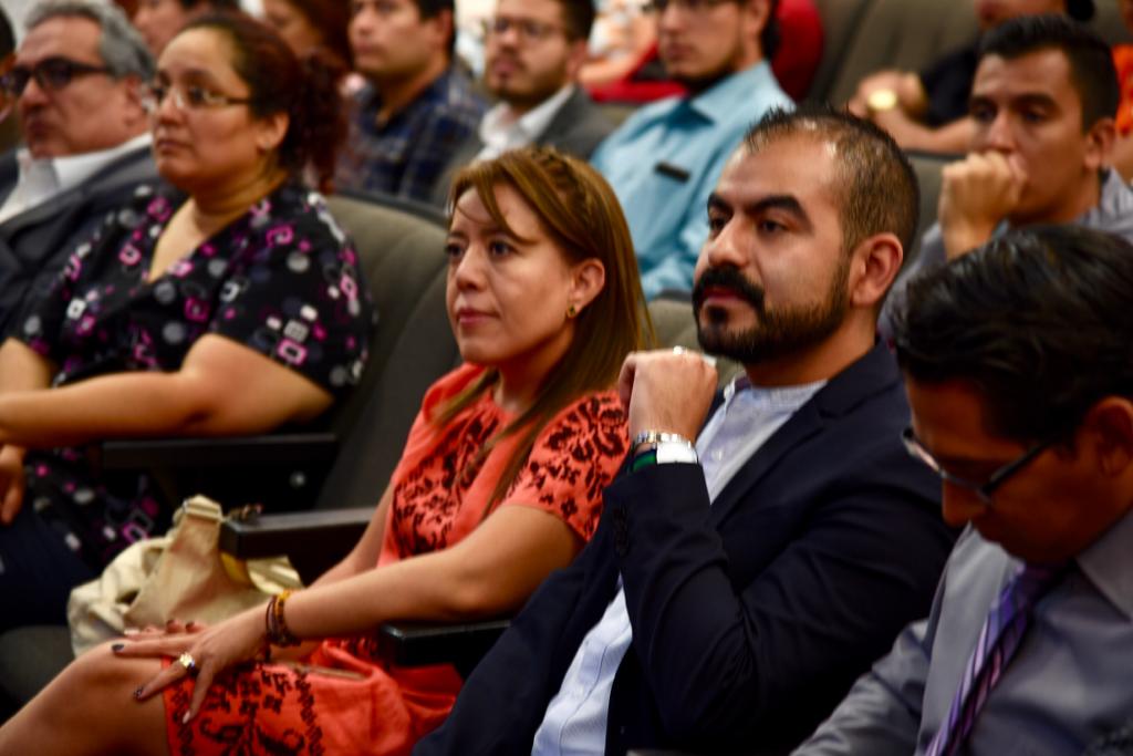 Académicos asistentes a la presentación de evaluadores