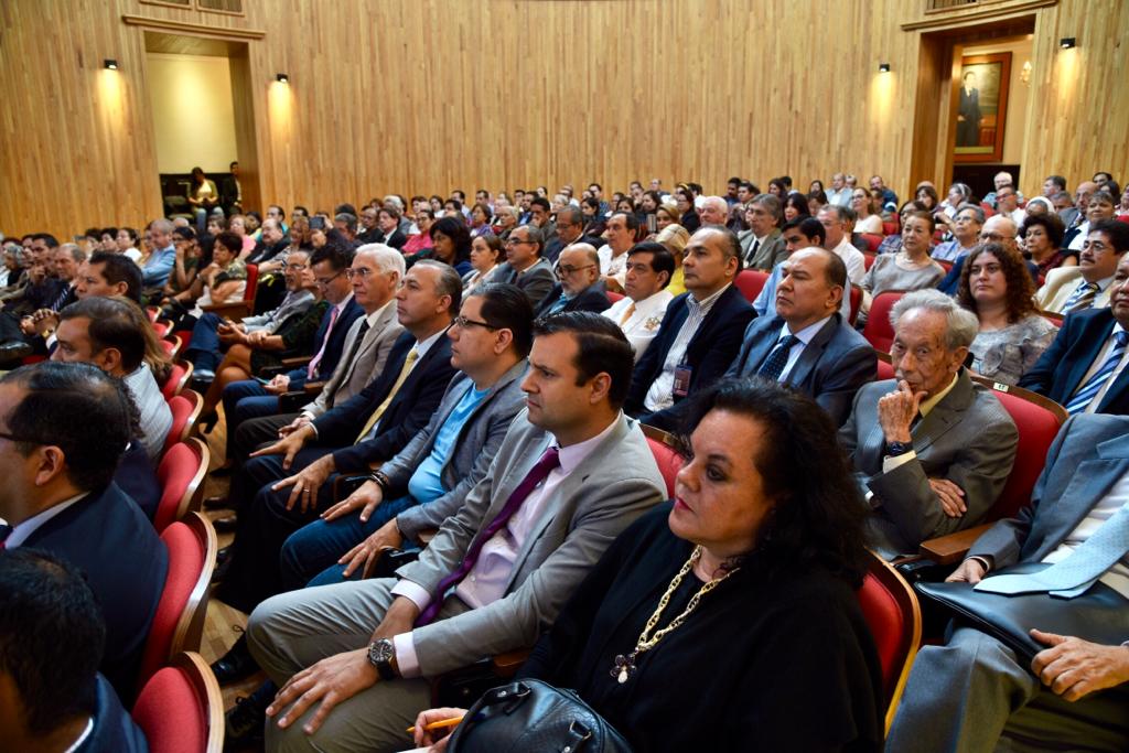 Asistentes al homenaje en el Paraninfo