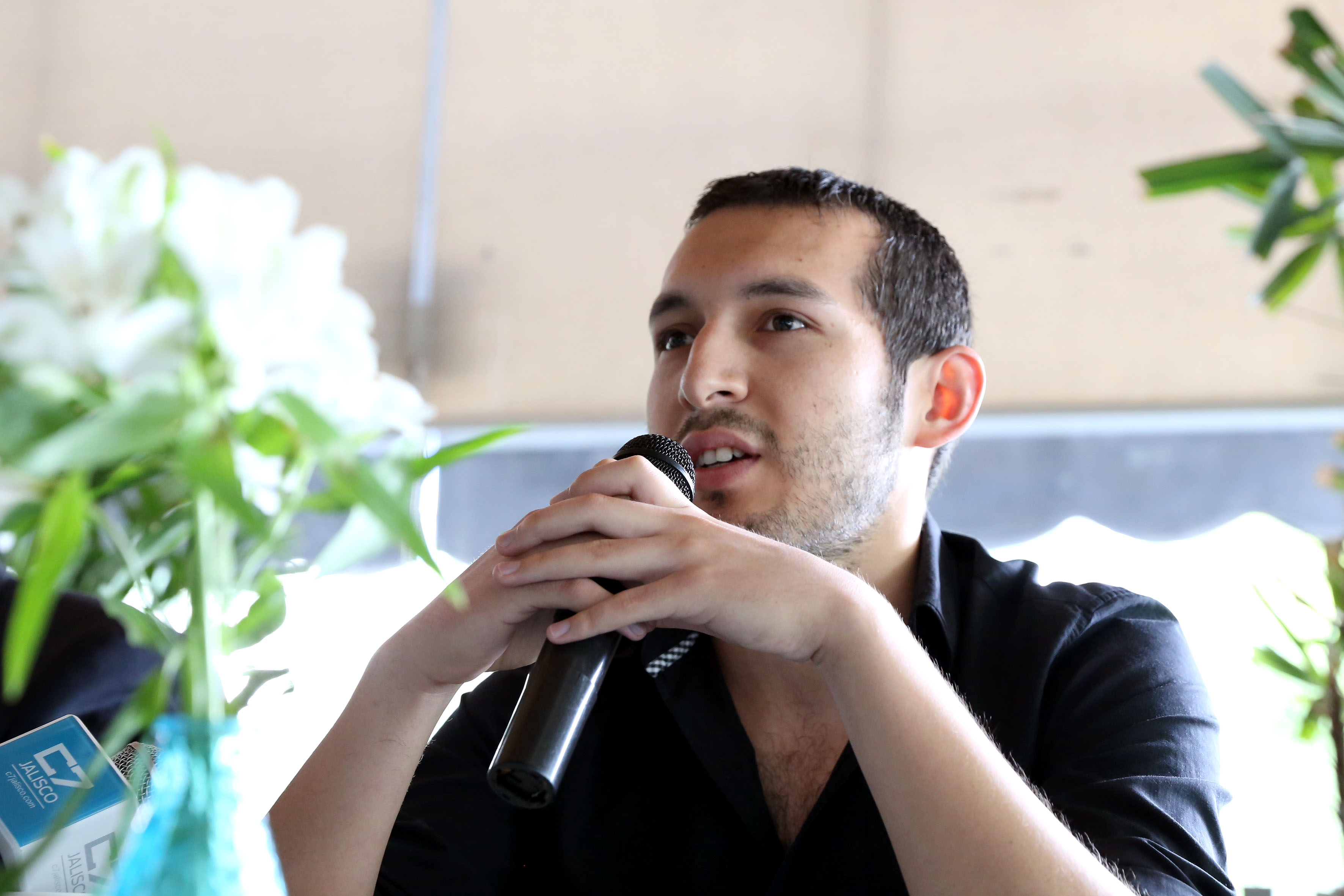 Investigador haciendo uso de la voz