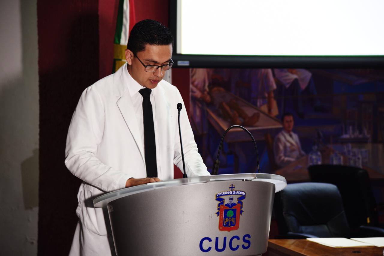 Representante de generación ofreciendo mensaje a sus compañeros