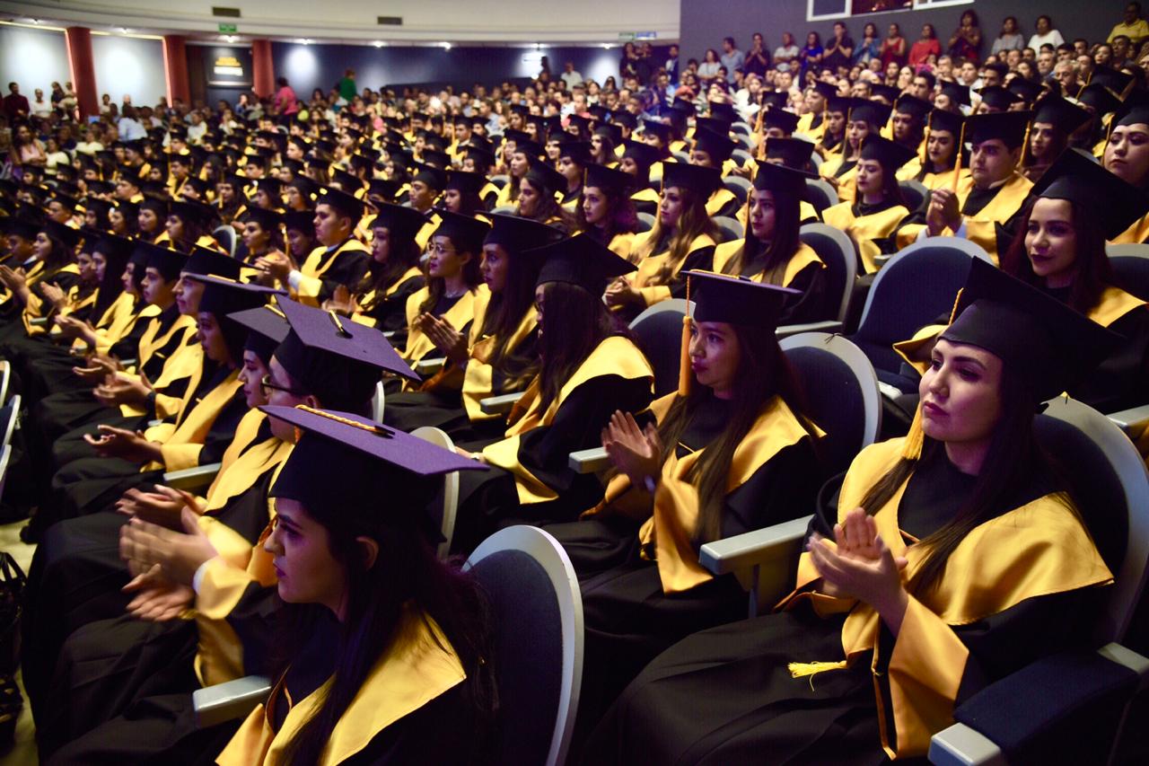 Graduados en toma general en el auditorio