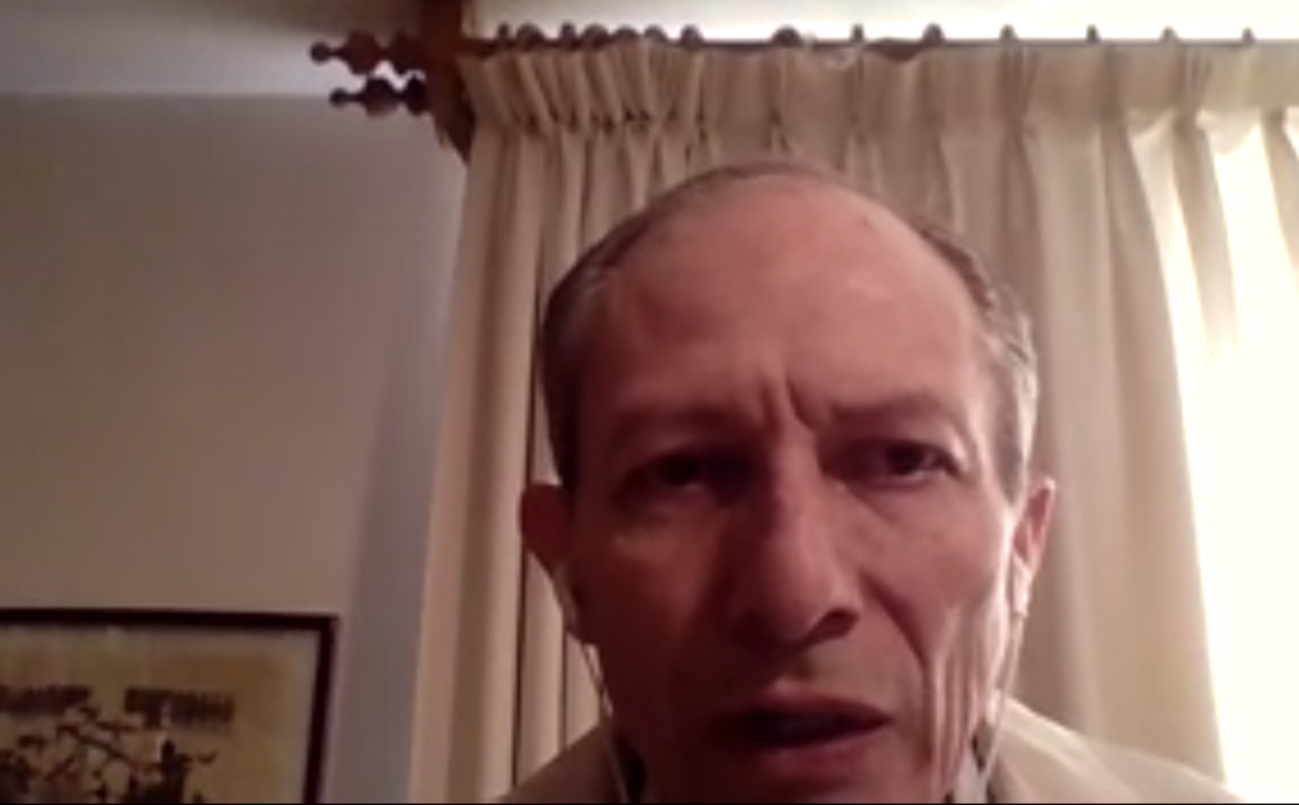 profesor investigador del CUCS en la presentación y bienvenida al evento