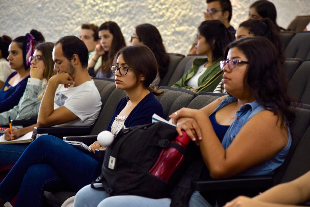 Alumnos asistentes a la conferencia