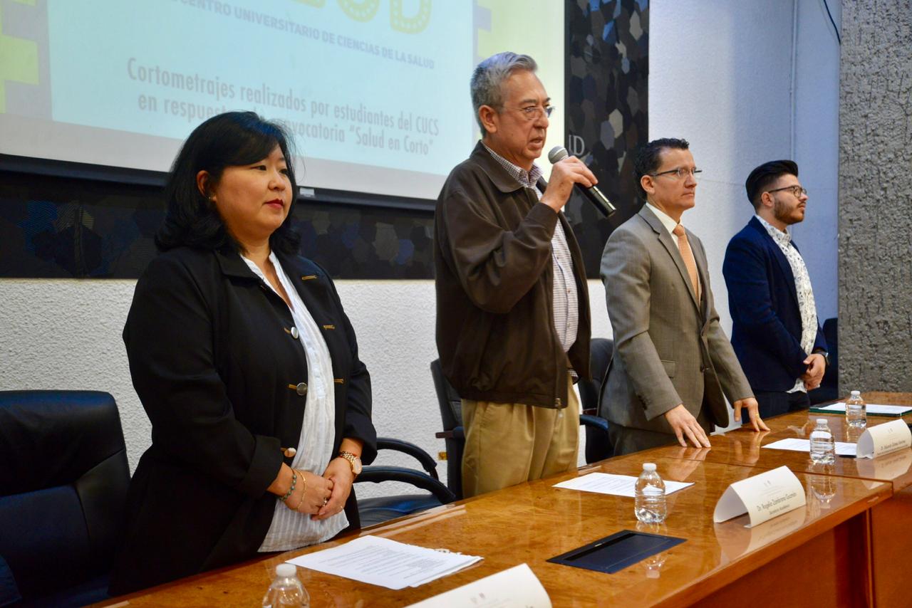 Dr. Rogelio Zambrano inaugurando Concurso Salud en Corto