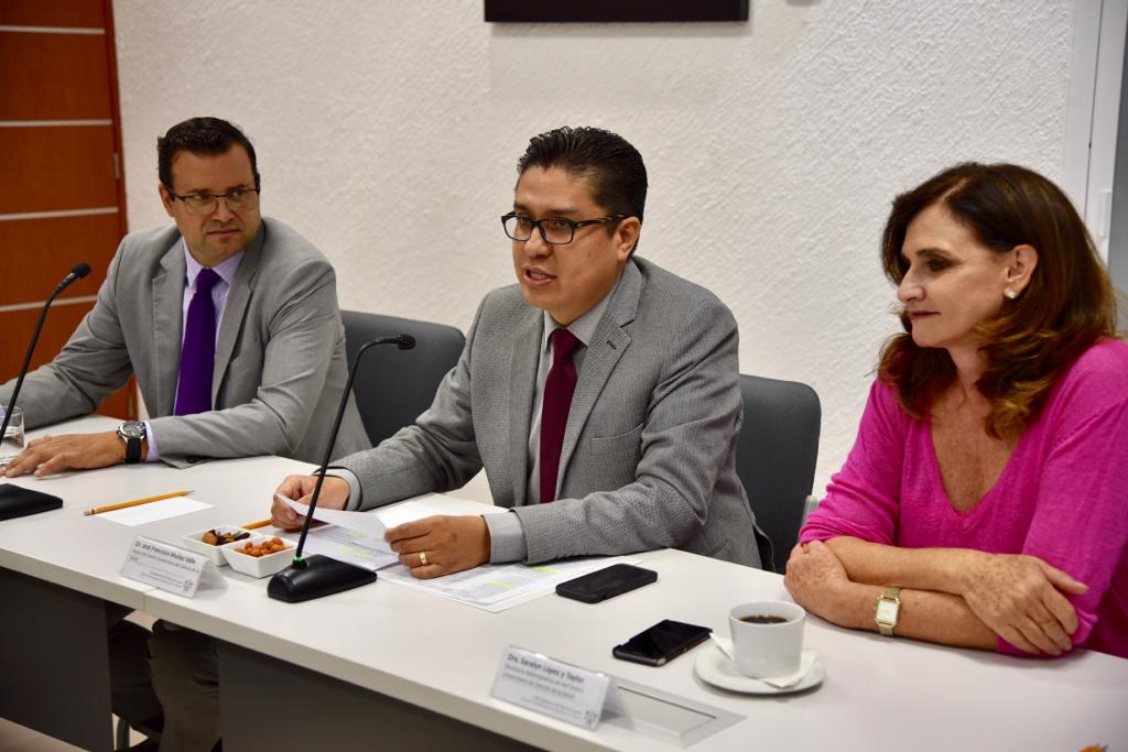 Rector del CUCS, secretario Académico y secretaria Administrativa