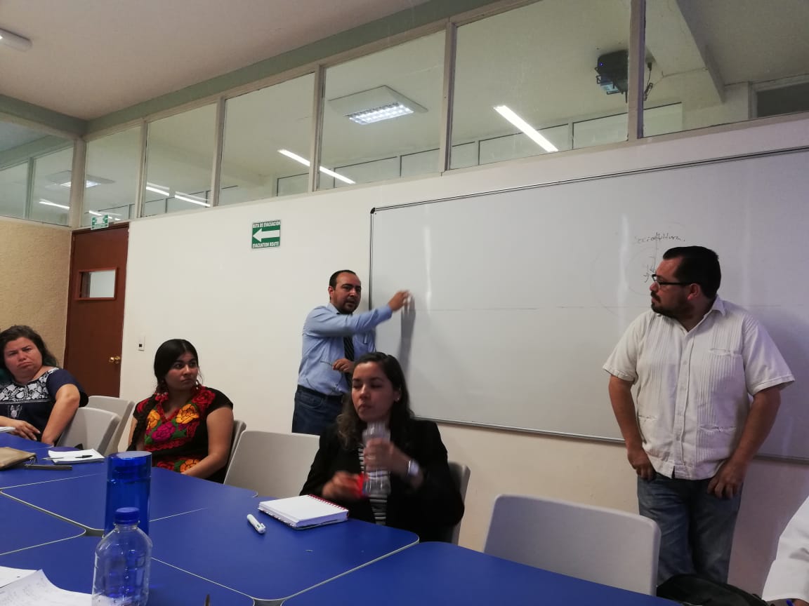 Ponente 3 Universidad de Guanajuato impartiendo seminario