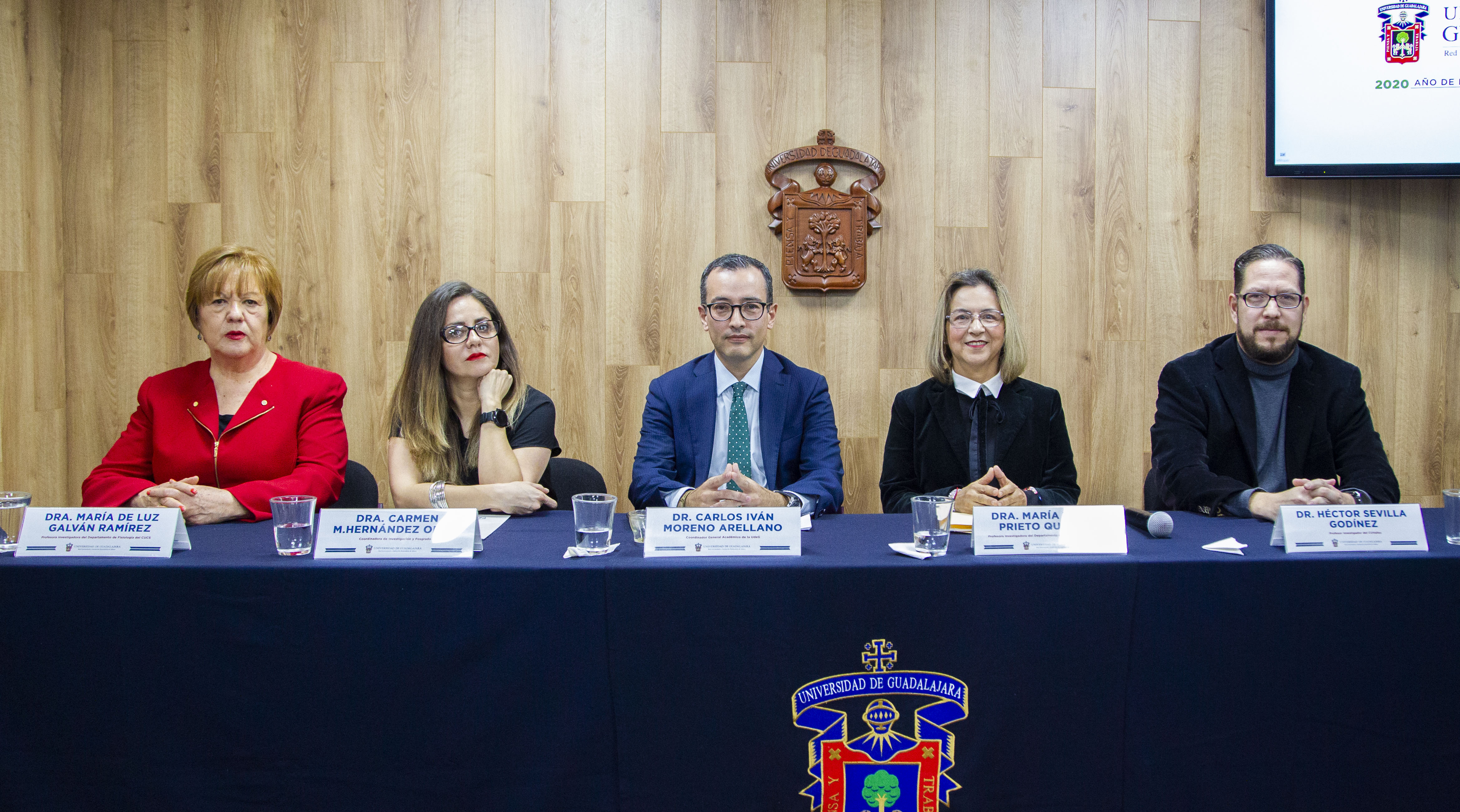 Miembros del presídium en la rueda de prensa