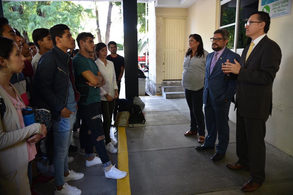 Director Primera División se dirige a los alumnos