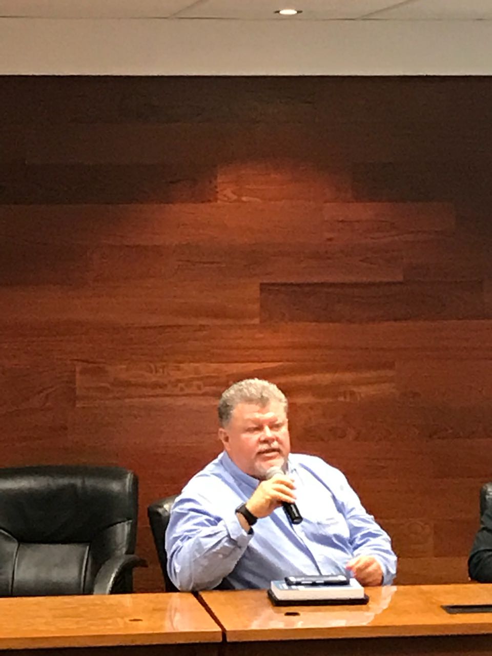 Dr. Jesús Navarro Torres de OMER en conferencia