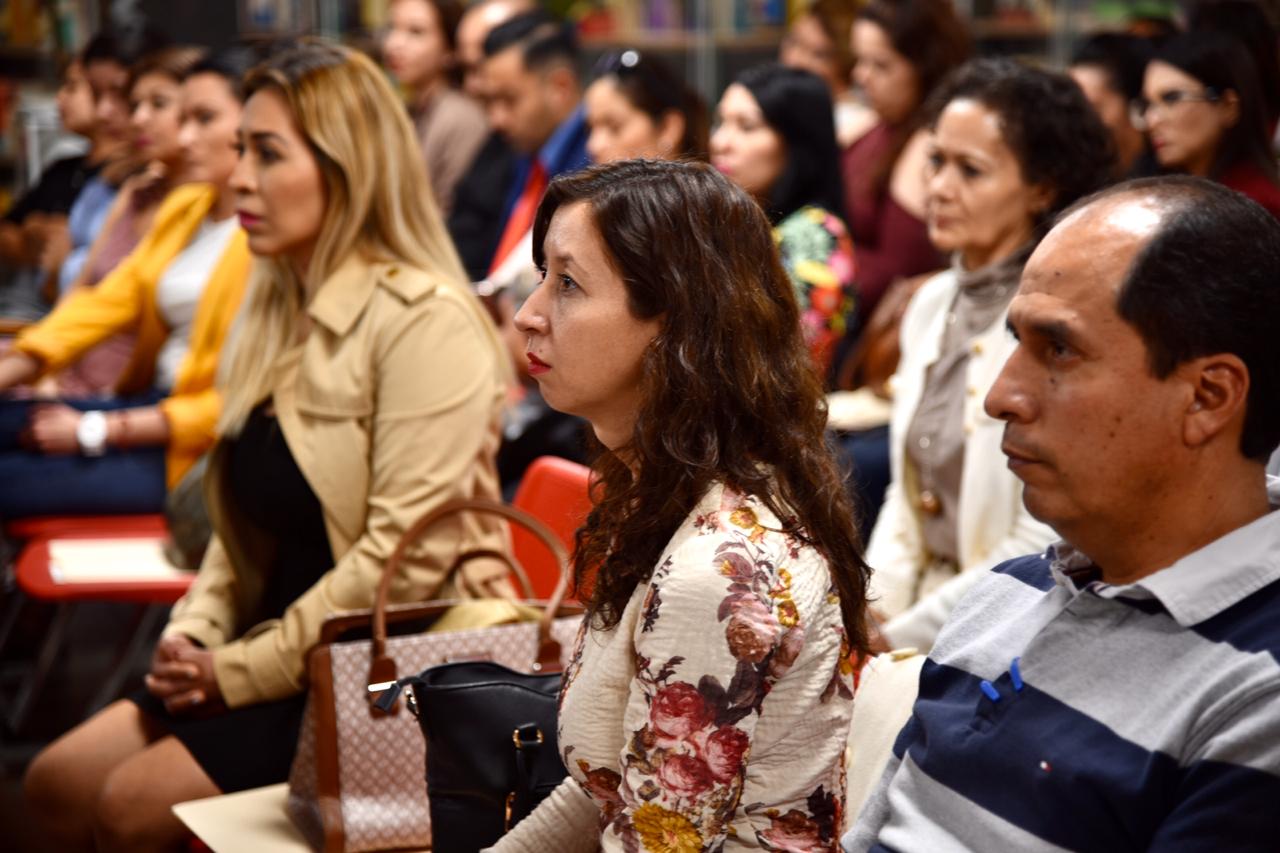 Personal de salud capacitado, atento a los discursos