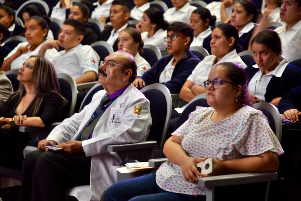 Docentes y alumnos asistentes al curso