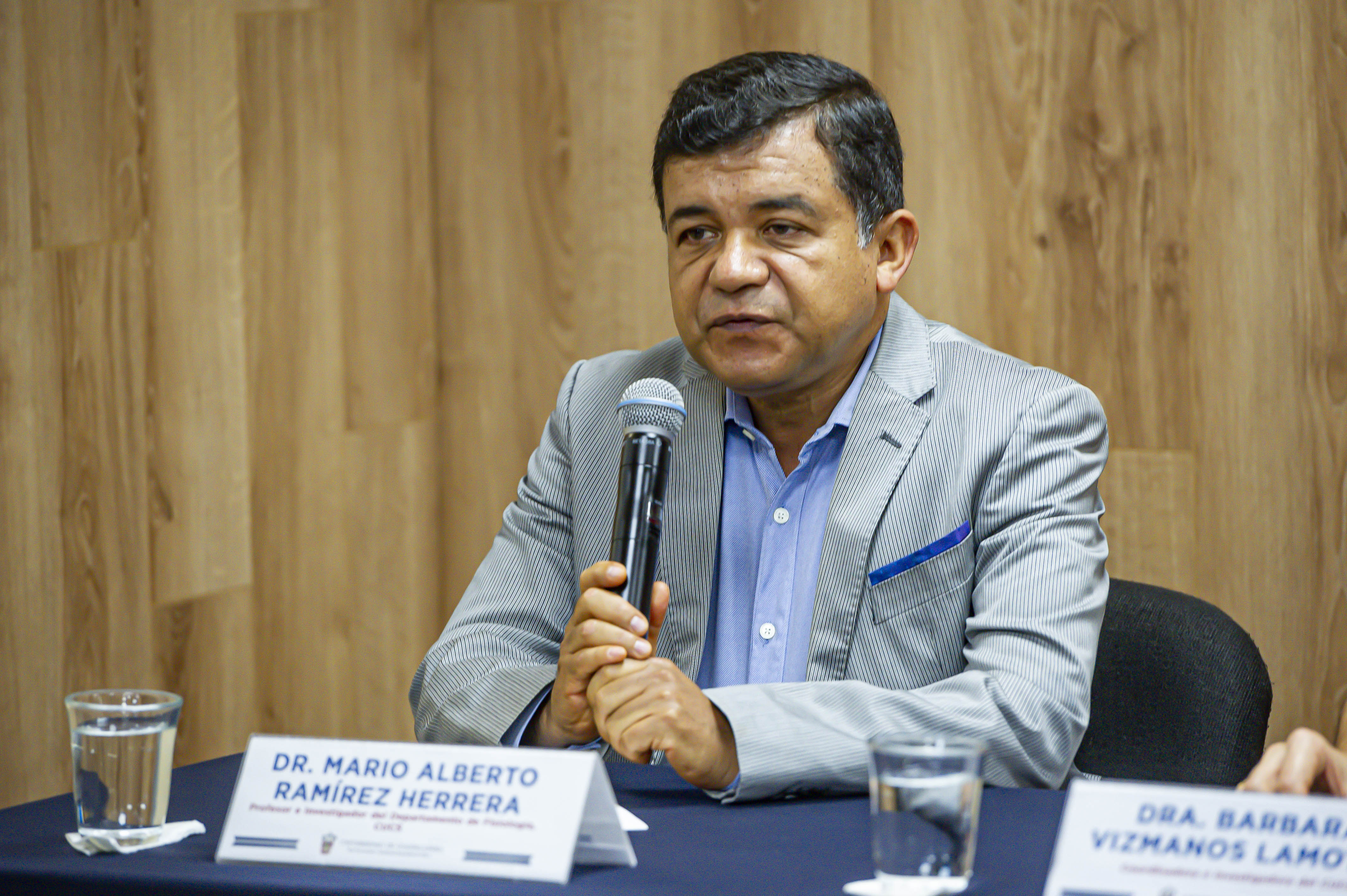 Dr. Mario Alberto Ramírez haciendo uso de la voz