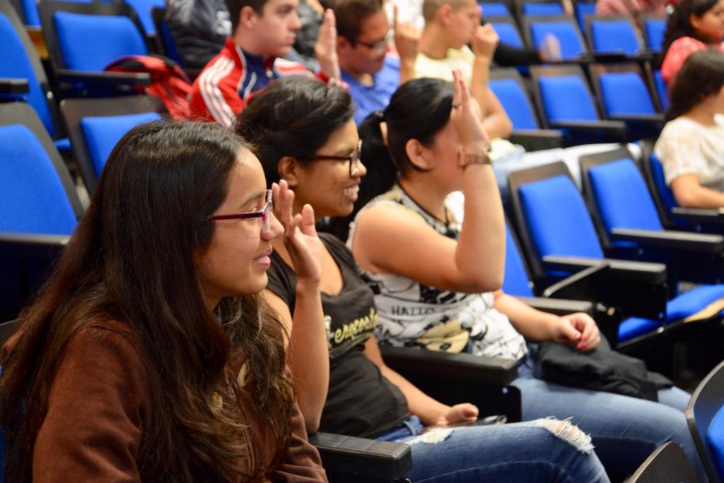 Alumnos participando en las dinámicas