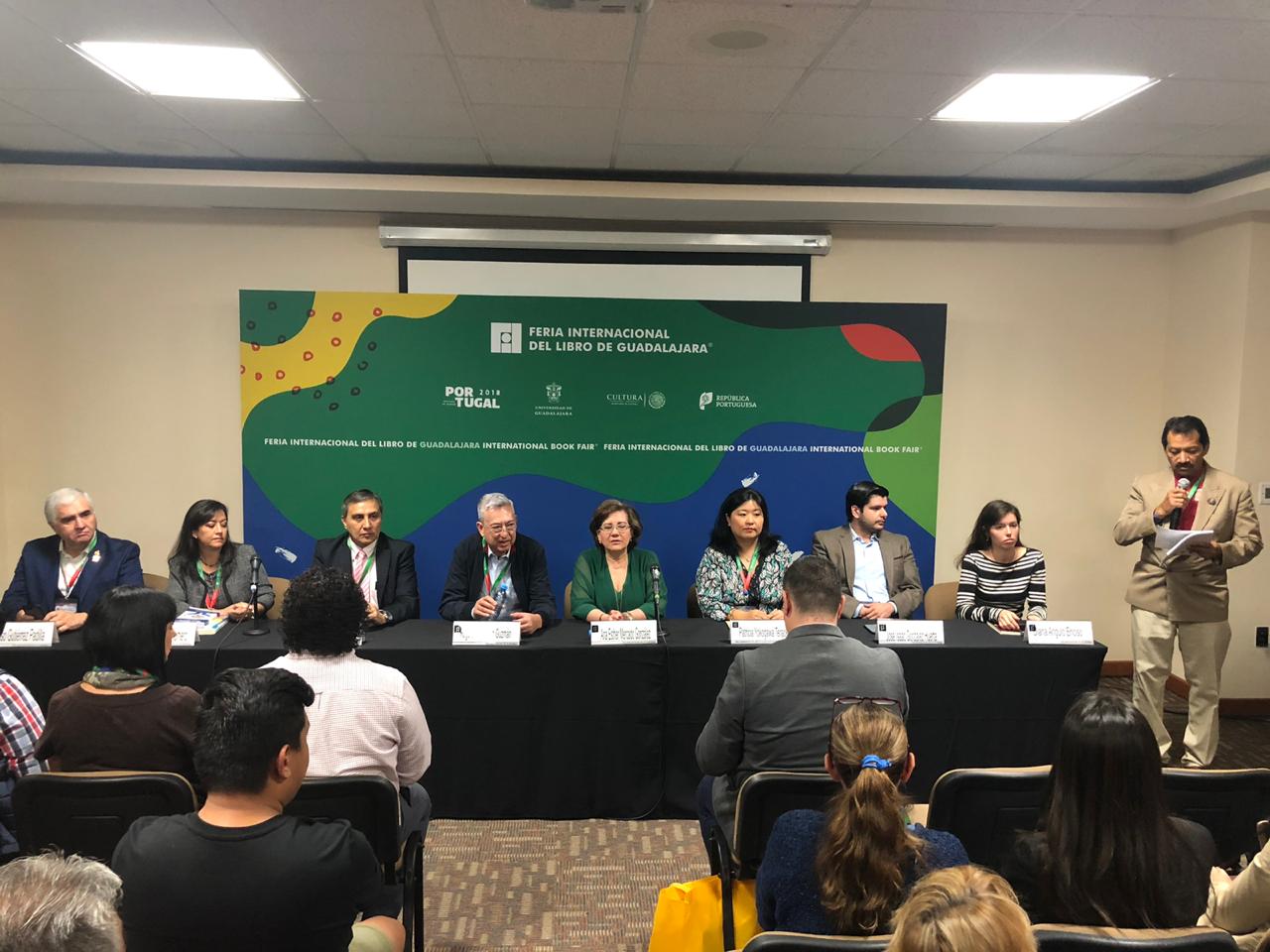 Miembros del presídium. Autoridades y autores