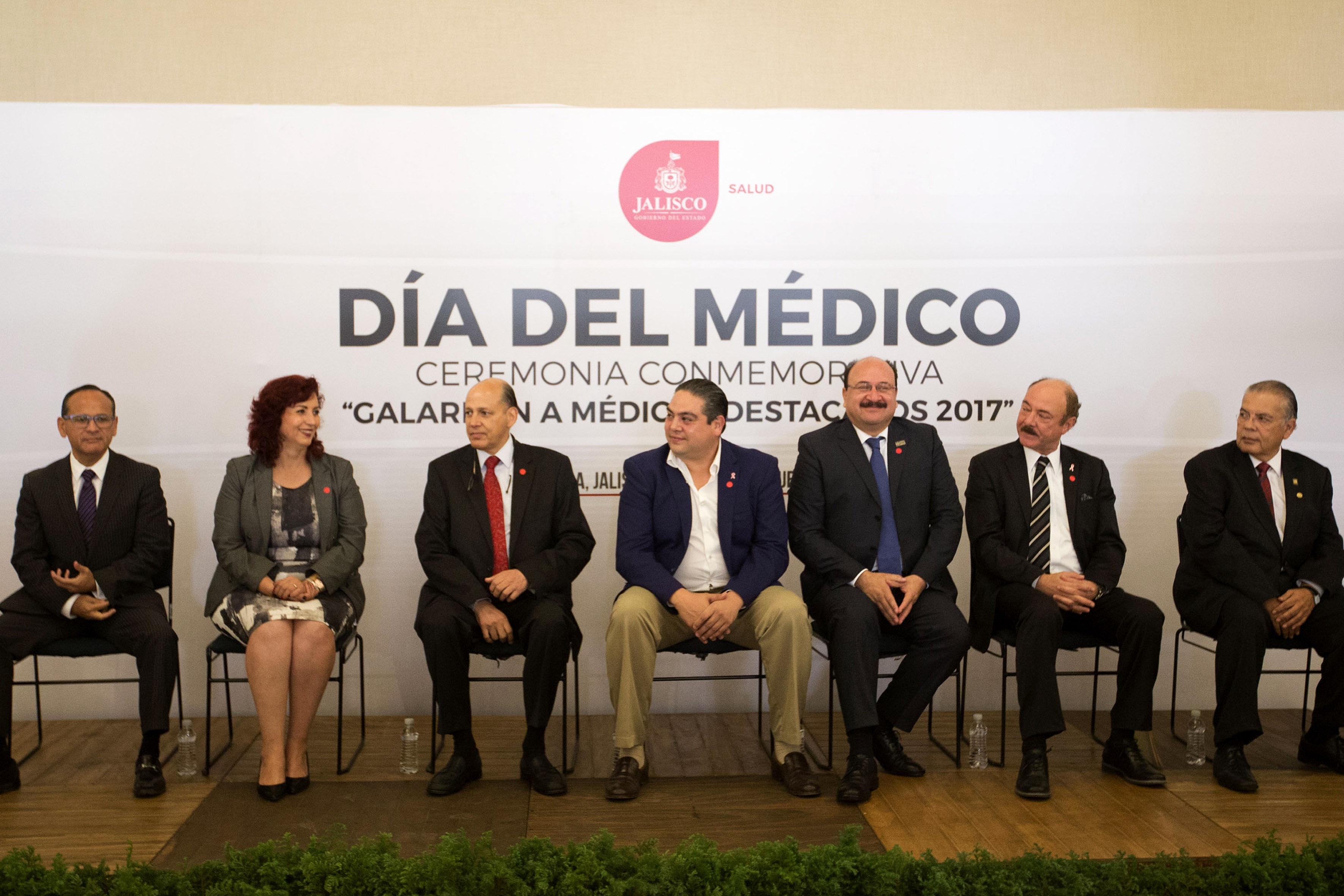 Integrantes del Presídium del acto protocolario por el Día del Médico en Casa Jalisco