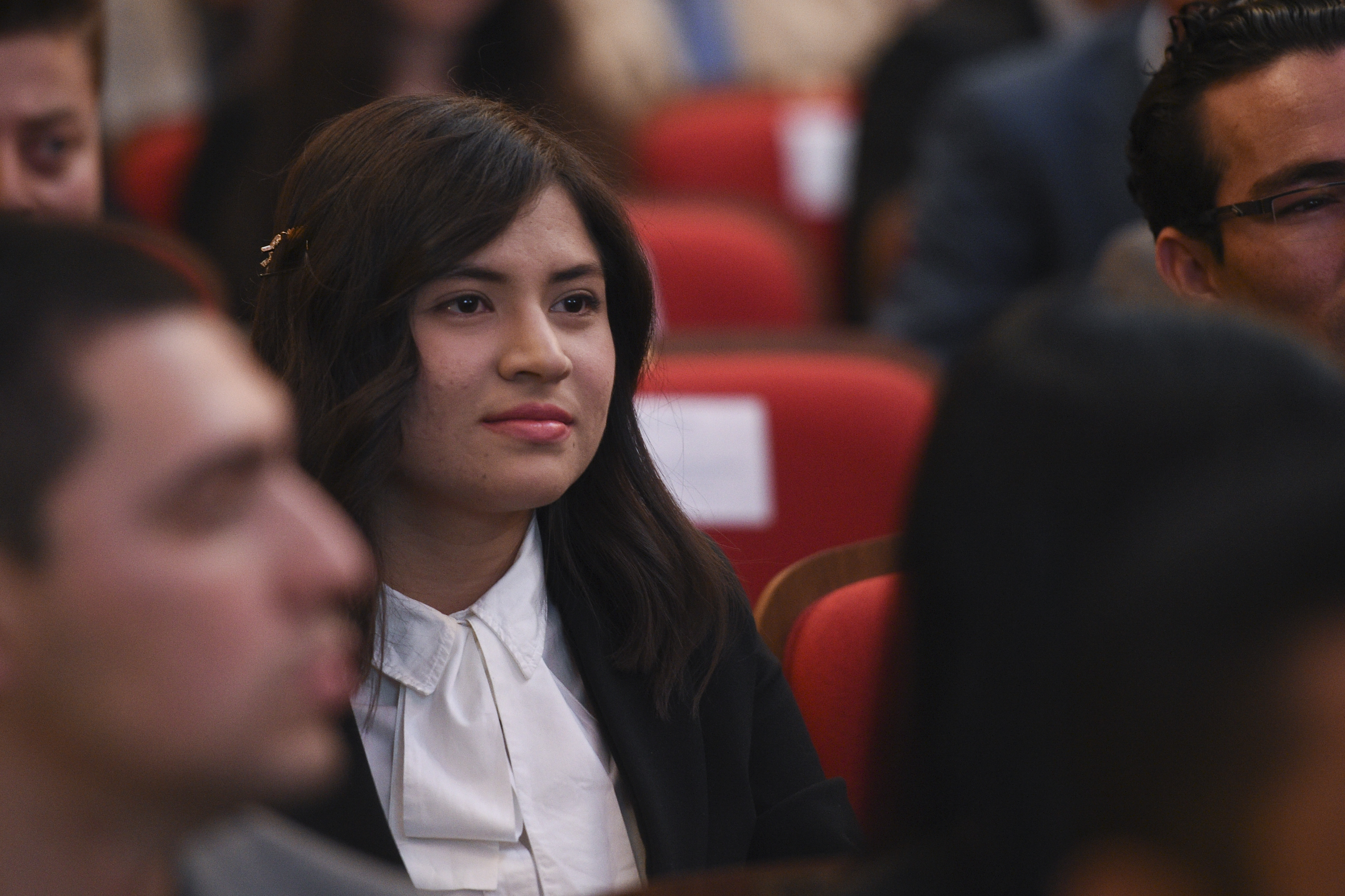 Alumnos a la espera de recibir su reconocimiento