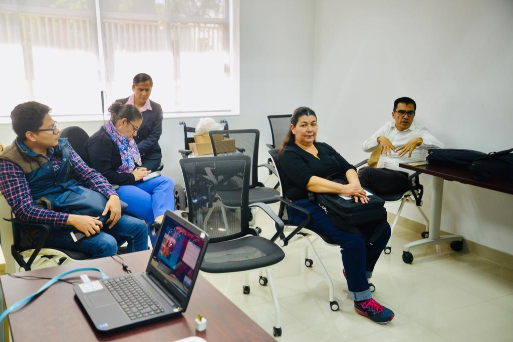 Participantes del taller entre los que se encuentran docentes del cucs 