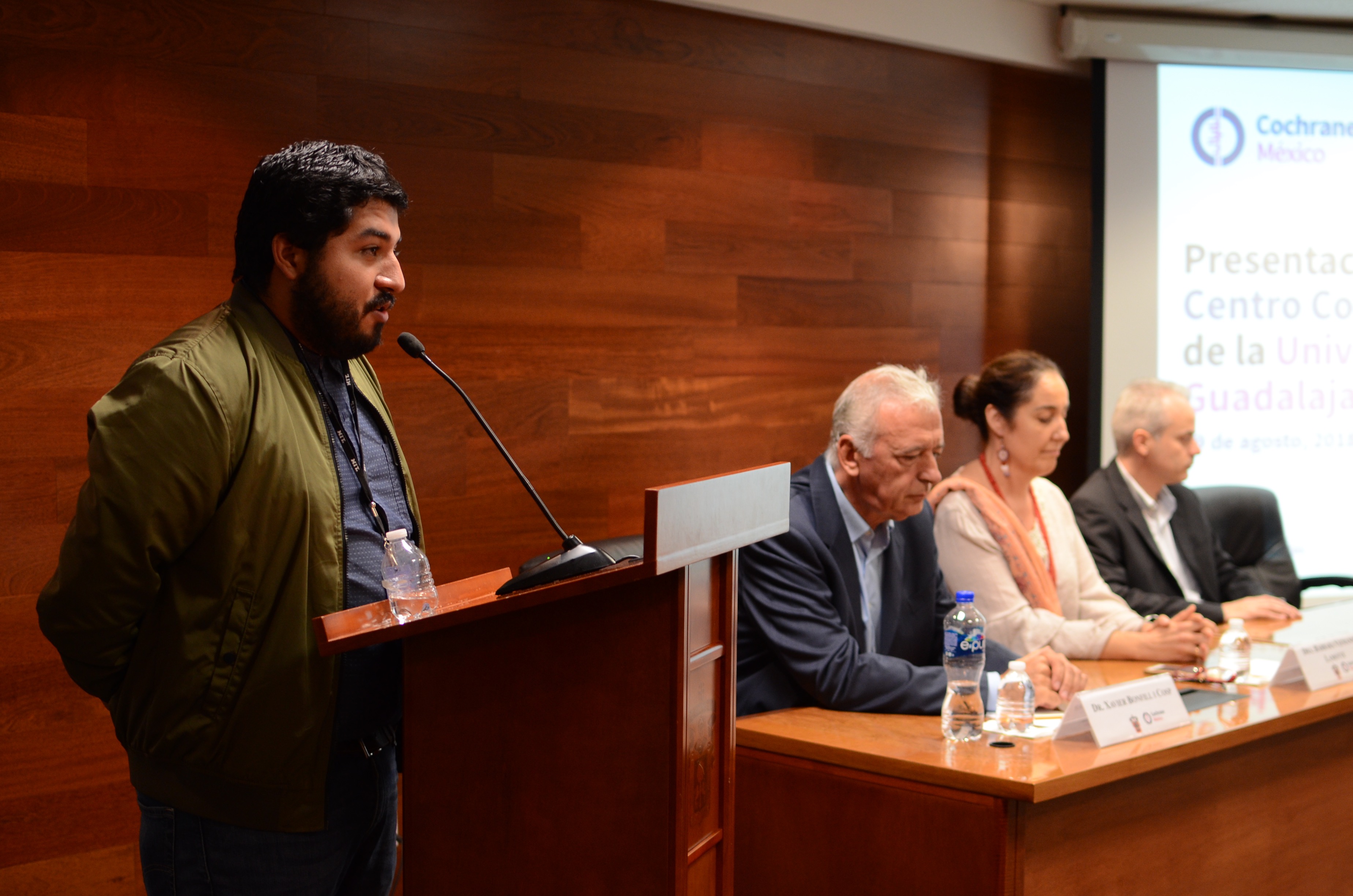 Dr. Netzahualpilli Delgado y miembros del presídium