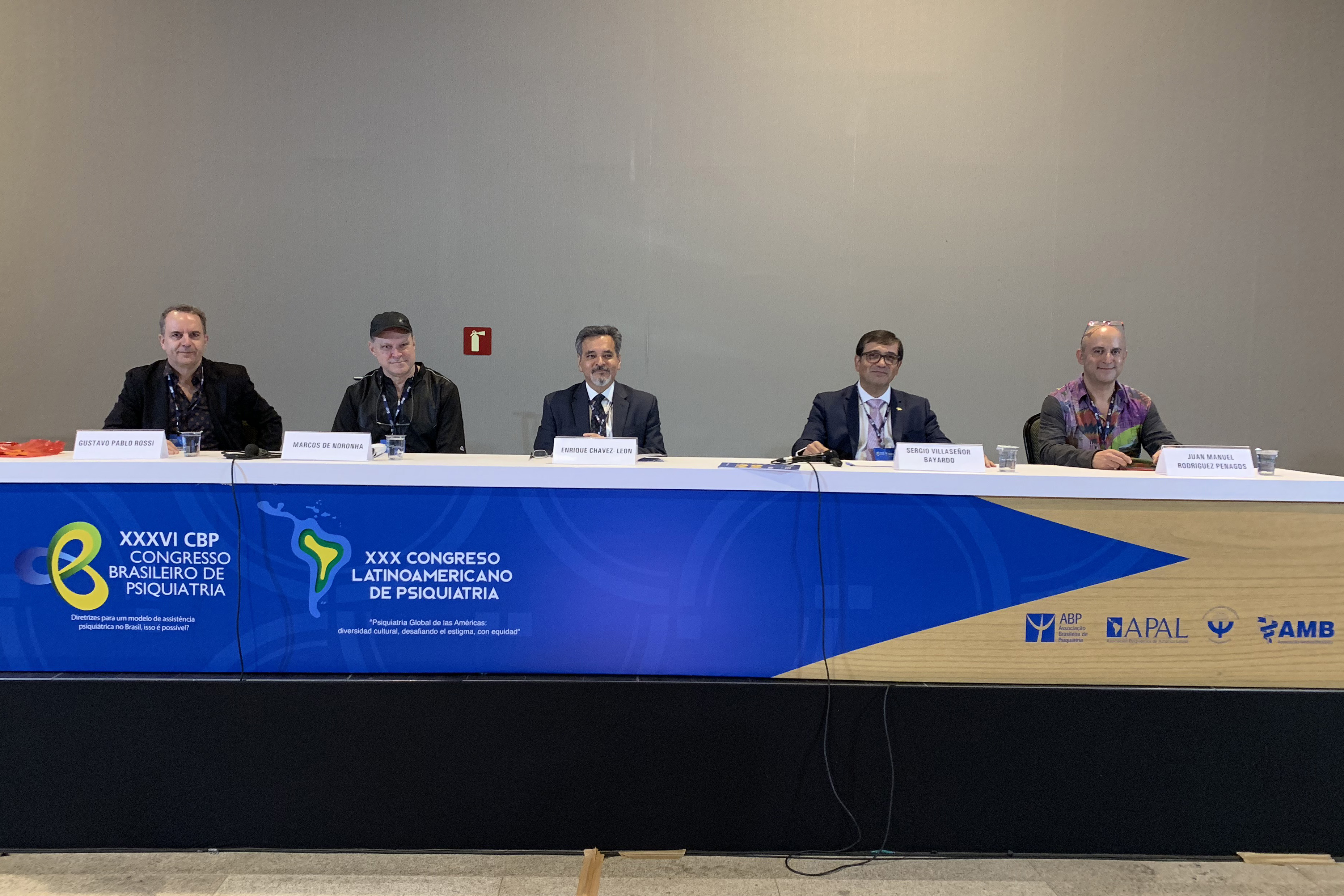 Miembros del presídium en la entrega de premios