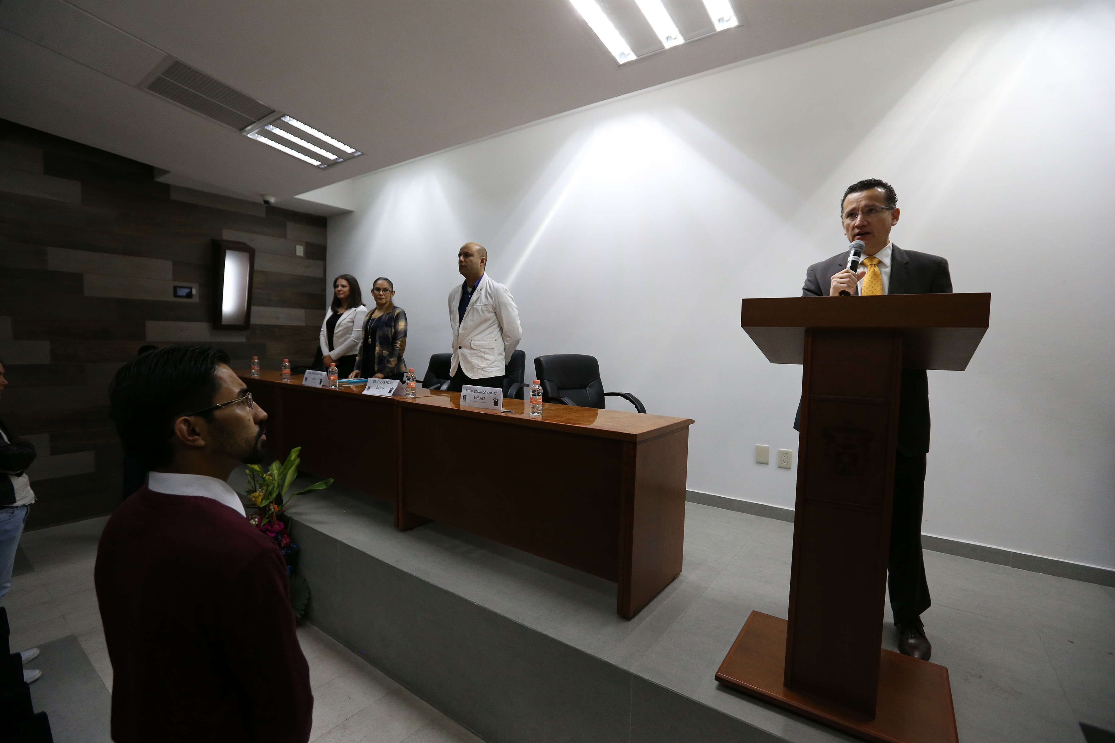 Dr. Eduardo Gómez declarando inaugurado el Coloquio